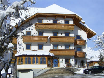 Hotel Alpenrose, Valles